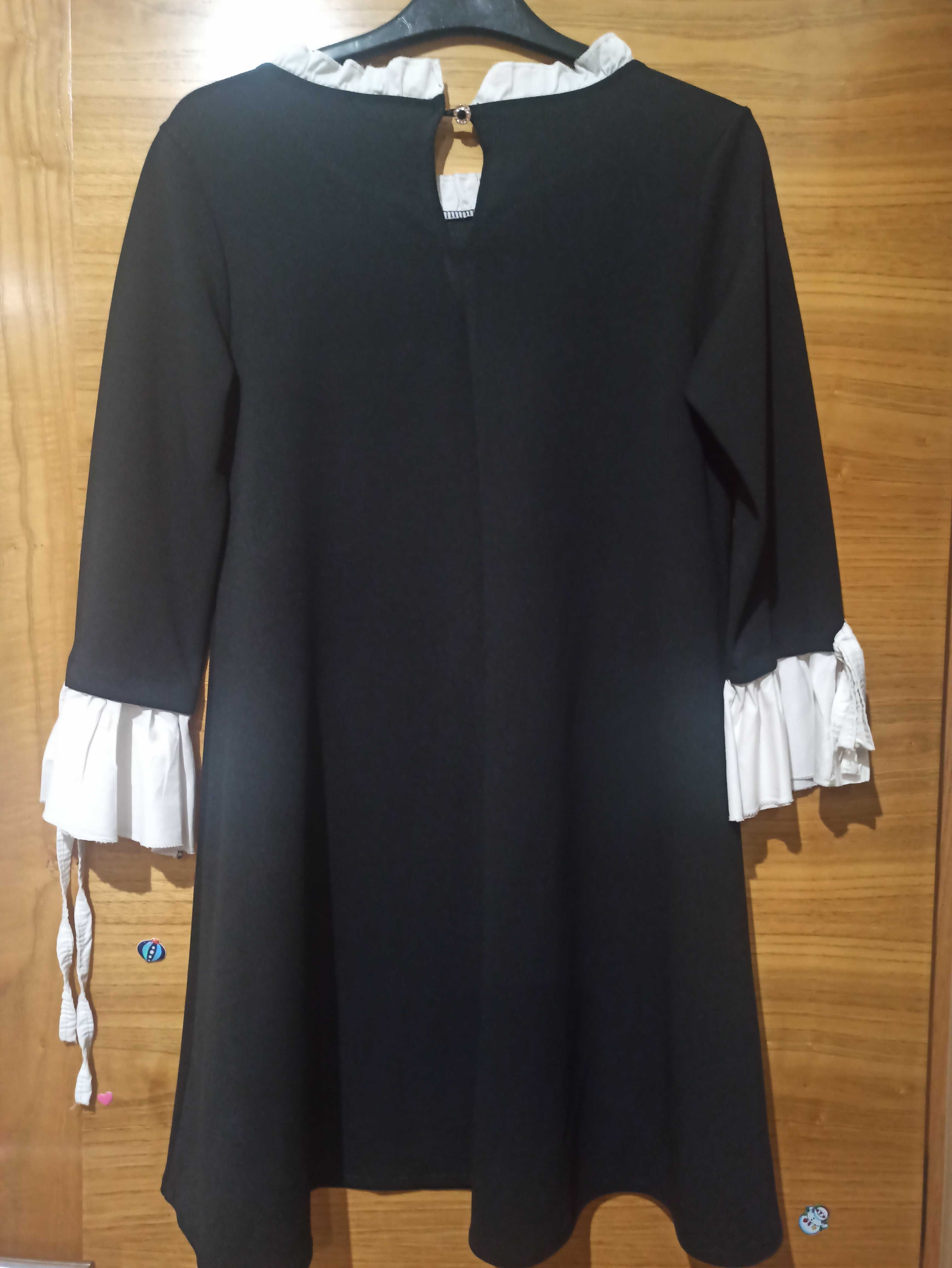 Vestido preto e branco senhora