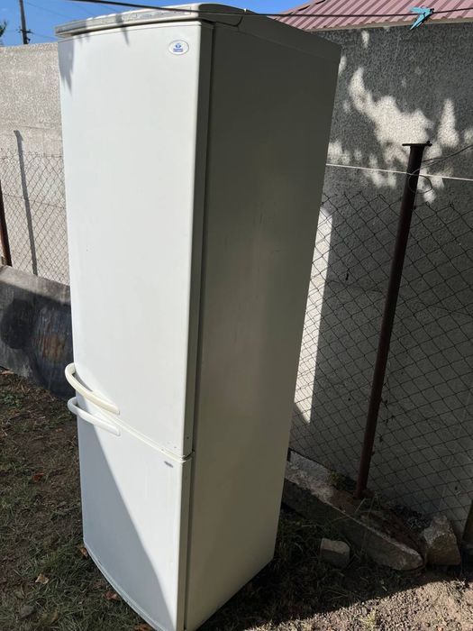 Продам Холодильник Атлант