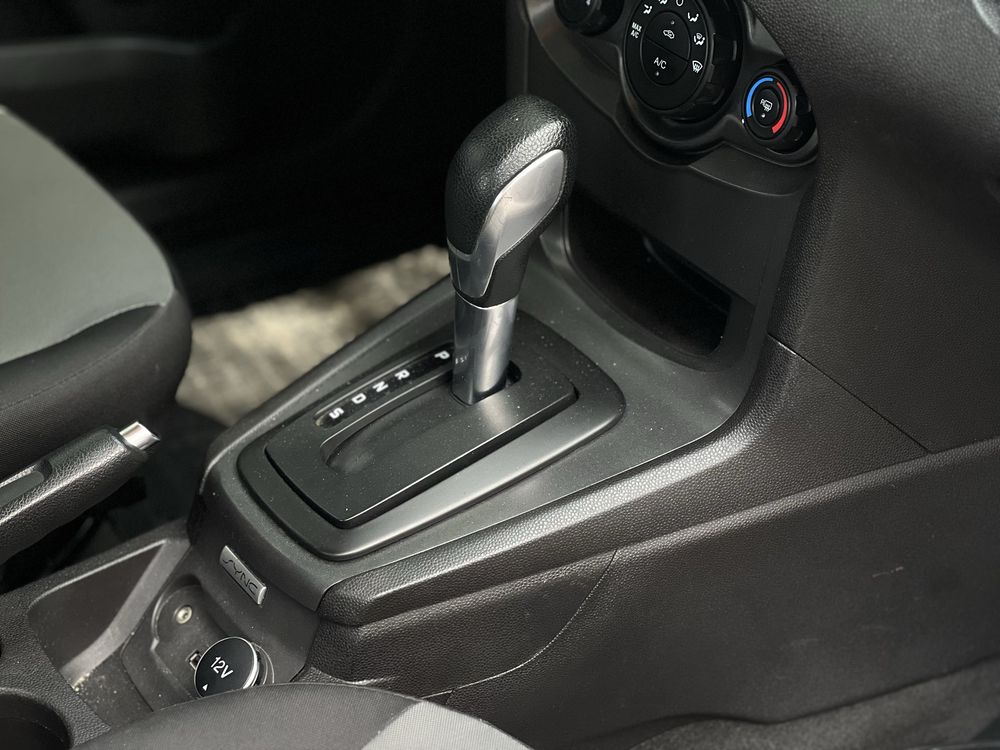 Ford Fiesta автомат 1.6 газ/бензин