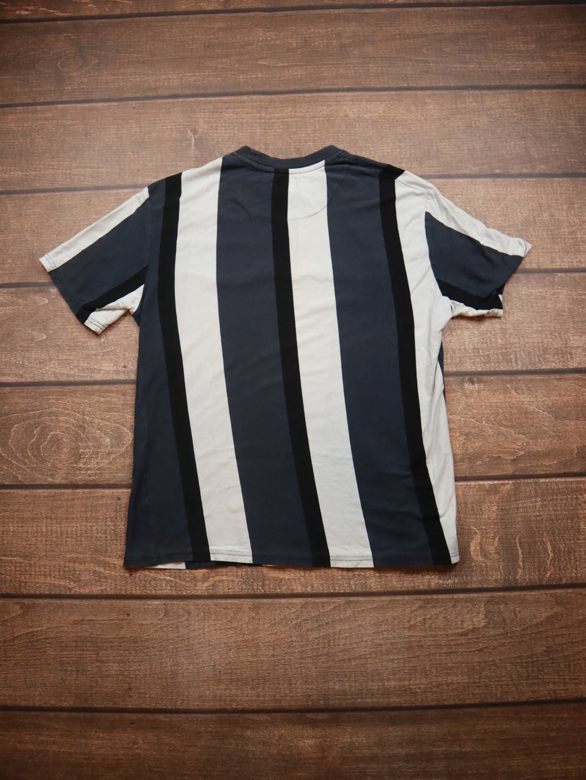 Karl Kani Grey BlackWhite Signature Striped koszulka z krótkim rękawem