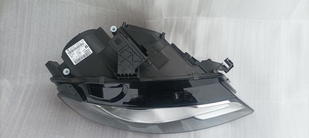 Lampa prawa Audi A4 B8 XENON