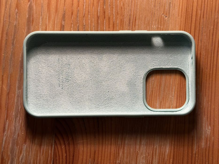 2 etui na iPhone 13 Pro – używane, bardzo dobry stan