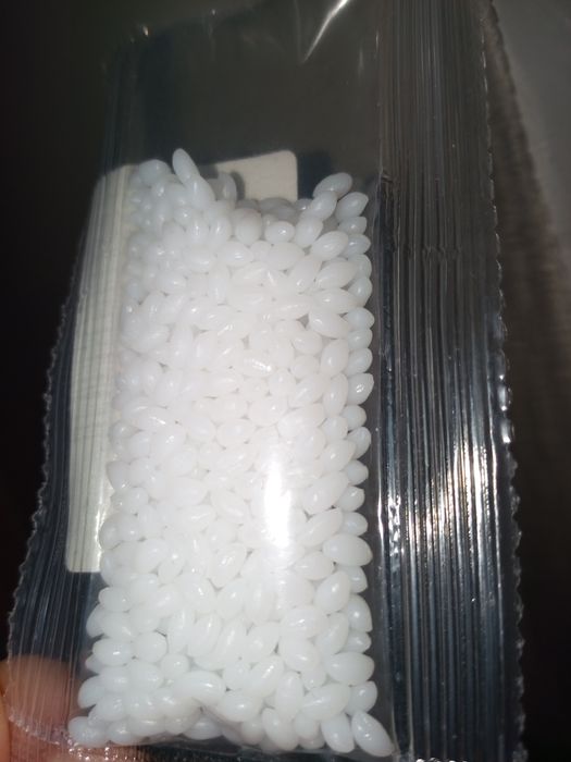 Гранули для тимчасового  ремонту зубів, маскування відсутності зуба.