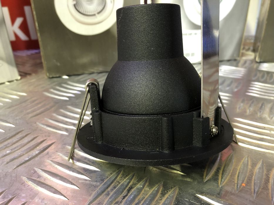 Lampa halogen wpuszczany sufitowy