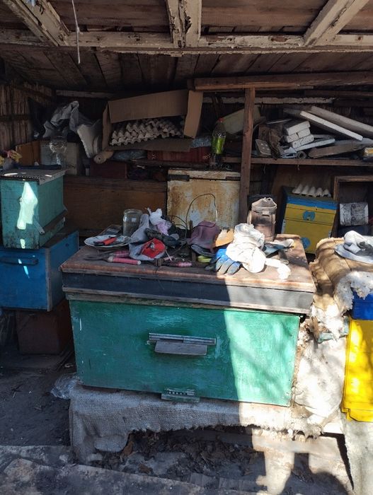 Улья, медогонка, рамки