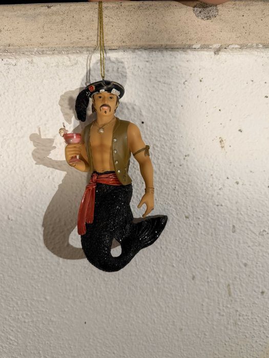 Enfeite sereio merman em porcelana com glitter – vários