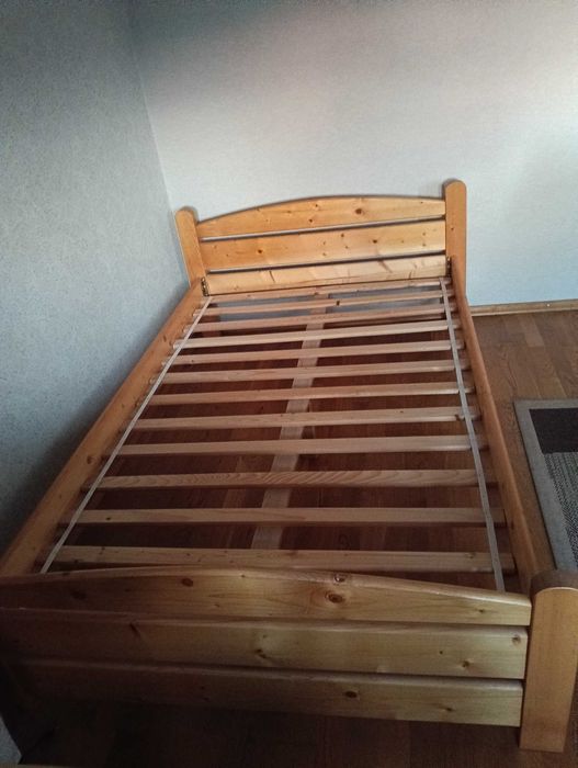 Łóżko drewniane sosnowe z materacem