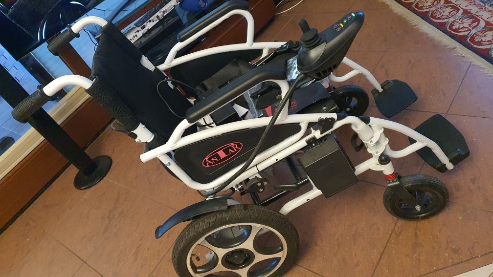 Wózek inwalidzki elektryczny Antar jak nowy, cycki na oponach