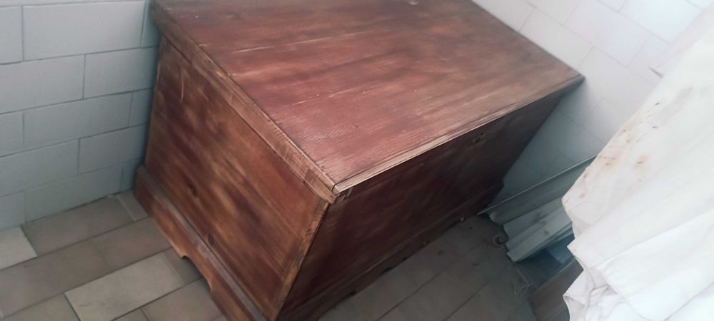 Arca de madeira antiga