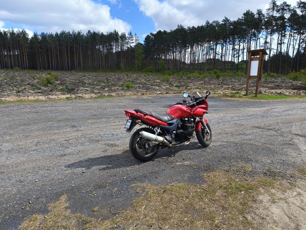 Kawasaki ZR750F 2002r