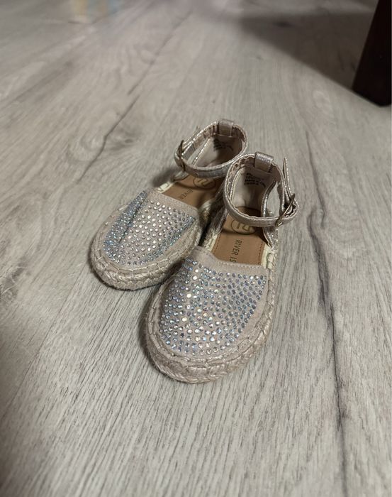 Нереально красиві босоніжки еспадрилії River Island