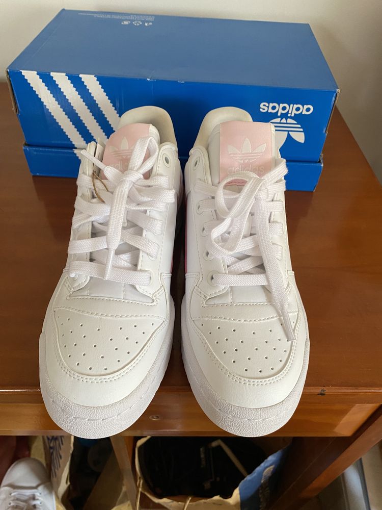 Tenis branco e rosa adidas Novos