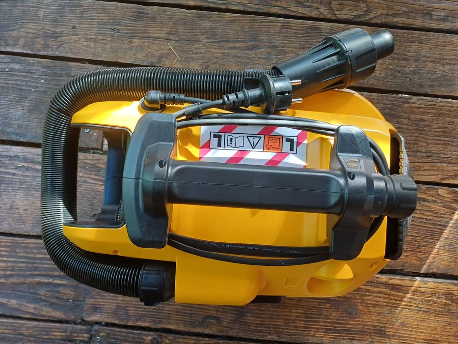Akumulatorowy przemysłowy odkurzacz DeWalt