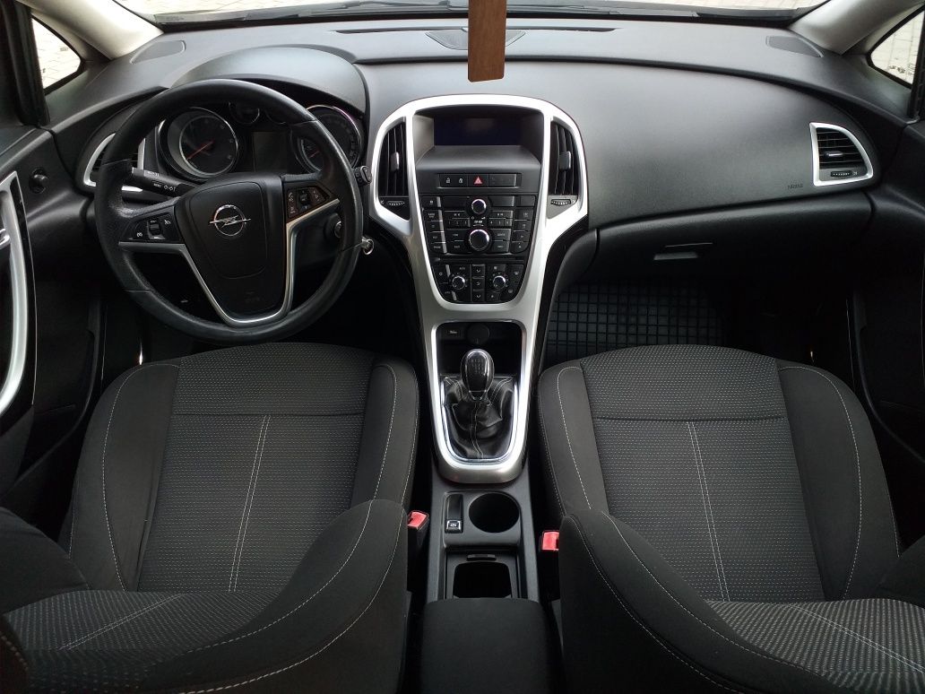 Opel Astra J Sports Tourer 1.7CDTI 110KM