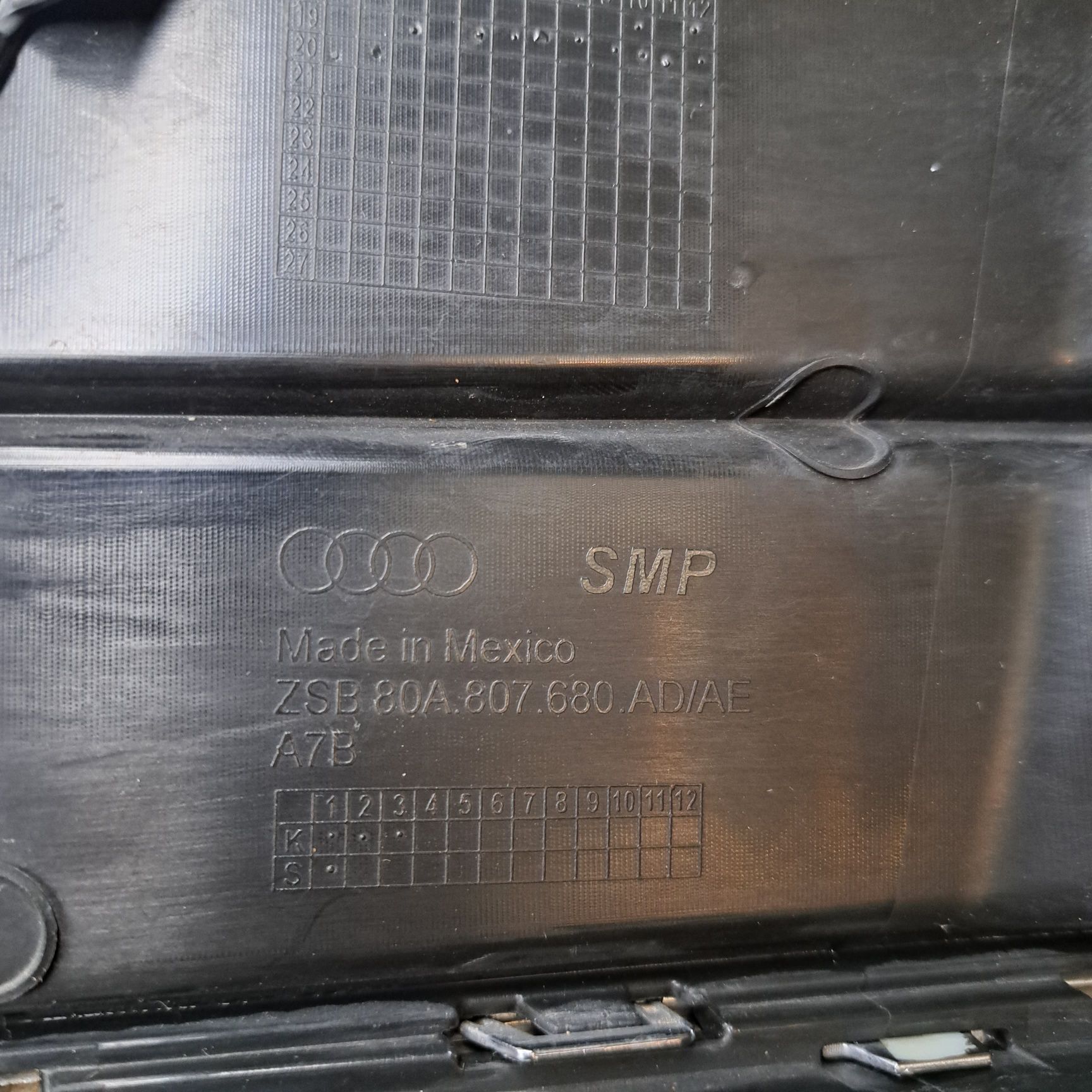 Решітка в бампер, накладка, 80a807680, Audi q5