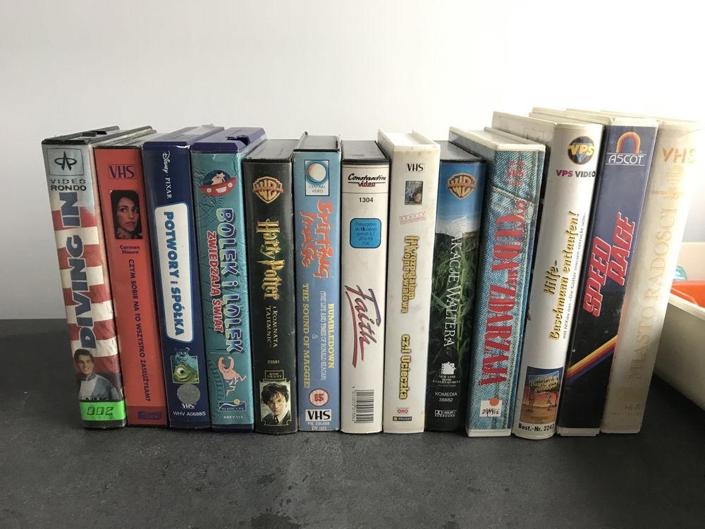 Kasety VHS z pudełkami 12 szt.