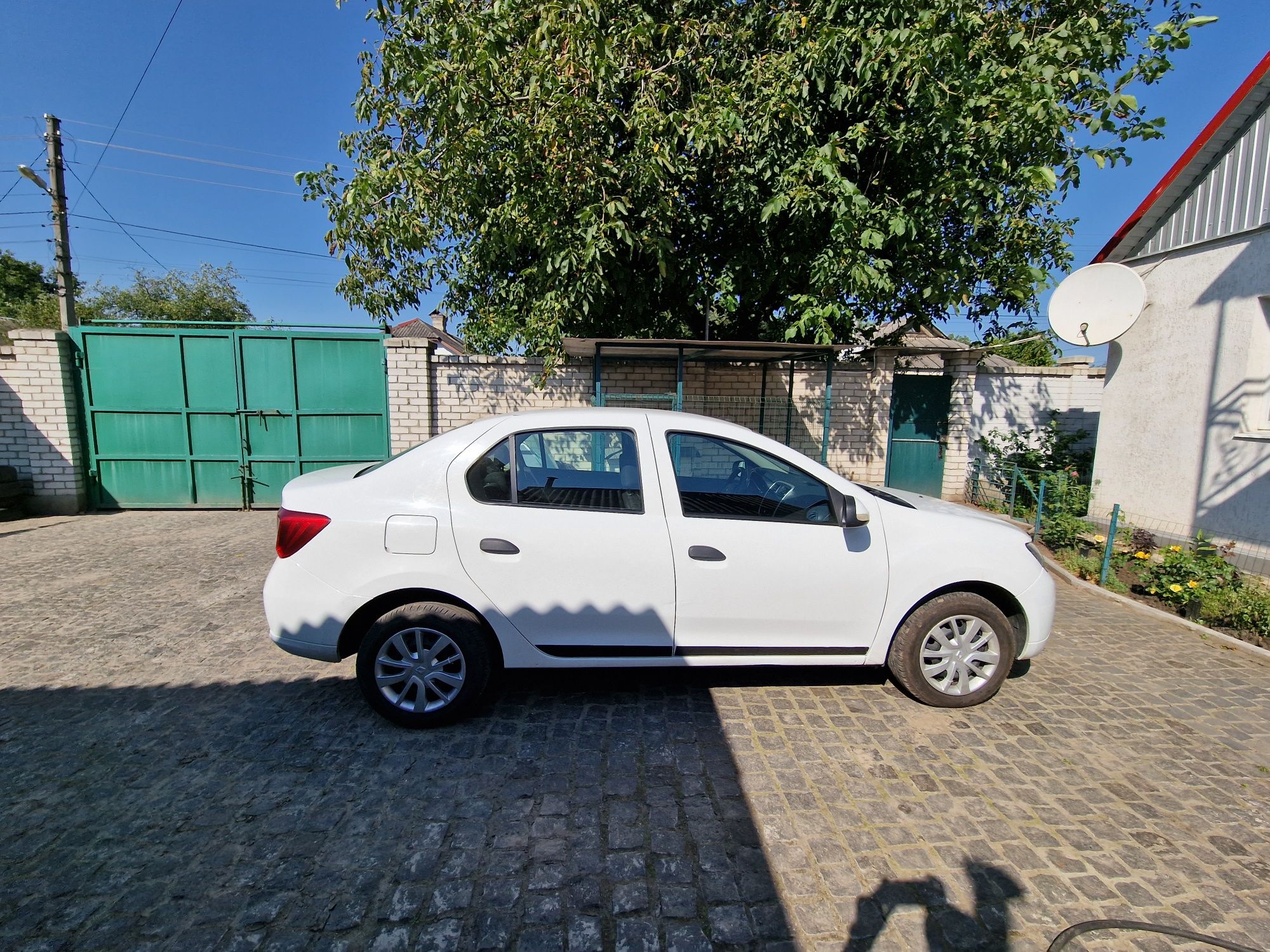 Аренда авто Renault Logan 2016