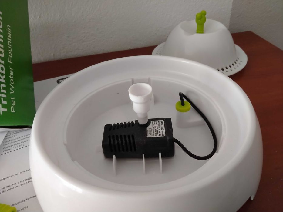 Poidełko, fontanna dla kota, psa - Neptun, prawie nowa