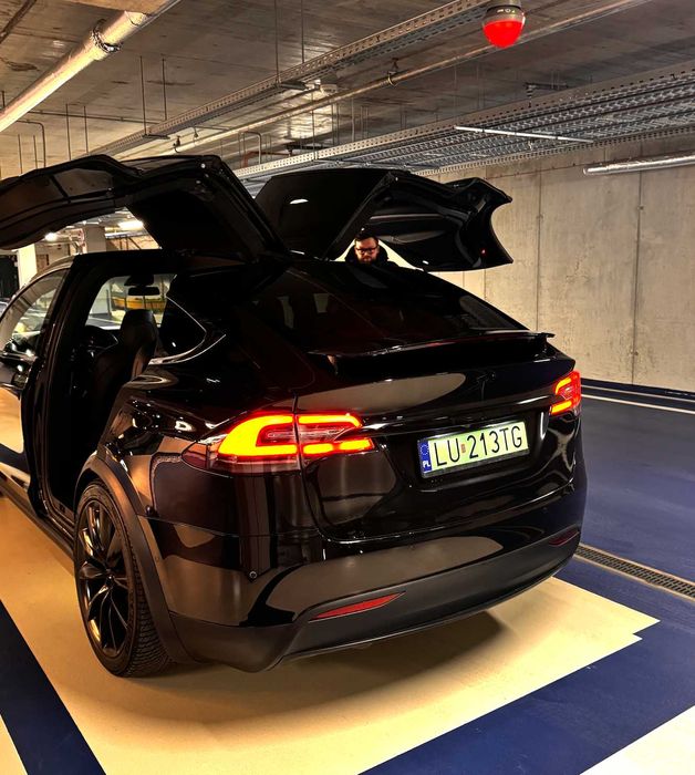 Wynajem auta SUV Tesla Model X Long Range RAVEN - 7 os. od 350zł/doba