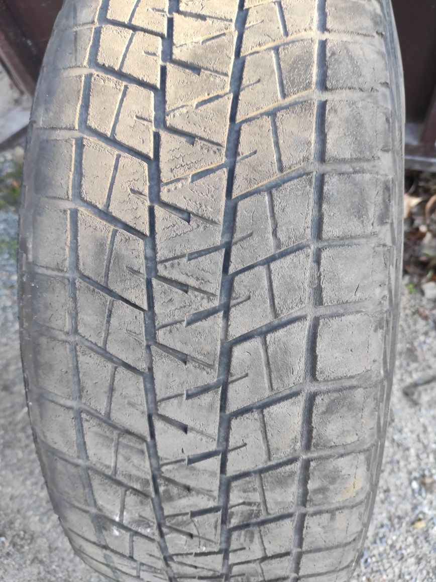 Продам шини Bridgestone Blizzak 225/65R70 б/в