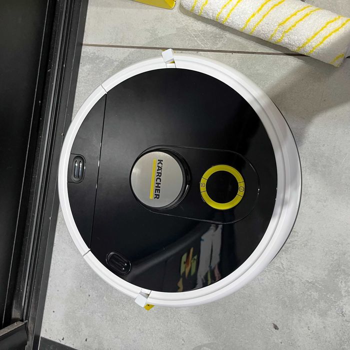 Robot sprzątający mopujący Karcher RCF 3 z kartonem – Zestaw