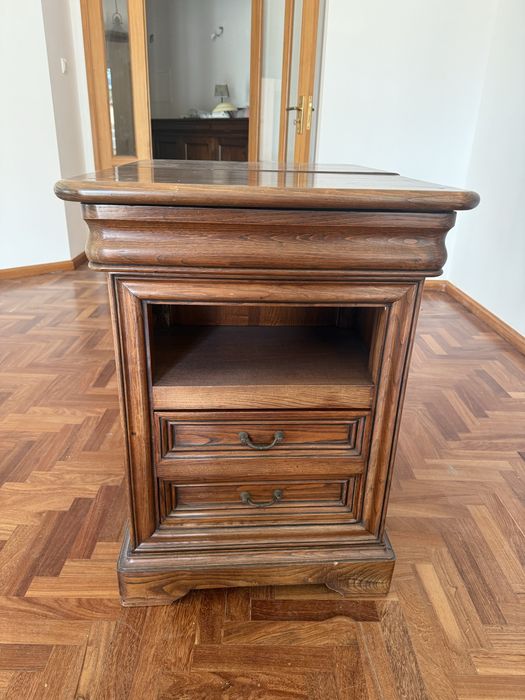 Vendo 2 Mesas de Cabeceira