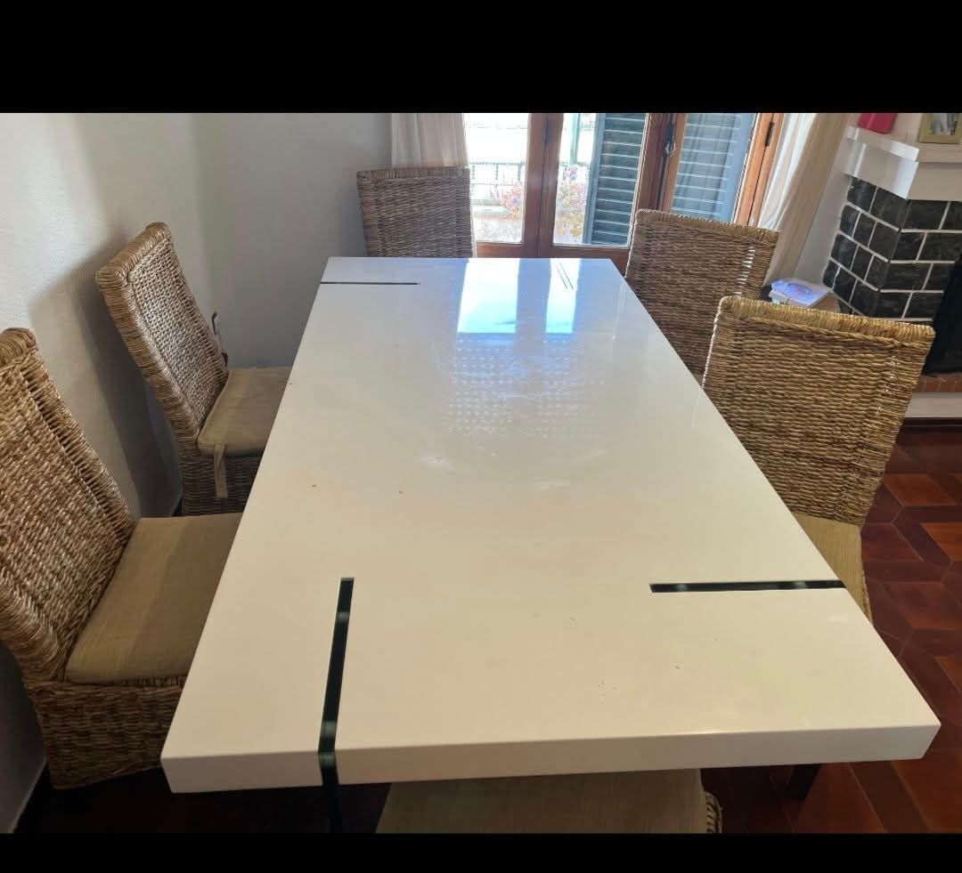 Mesa lacada com 4 pes de vidro 1900x950