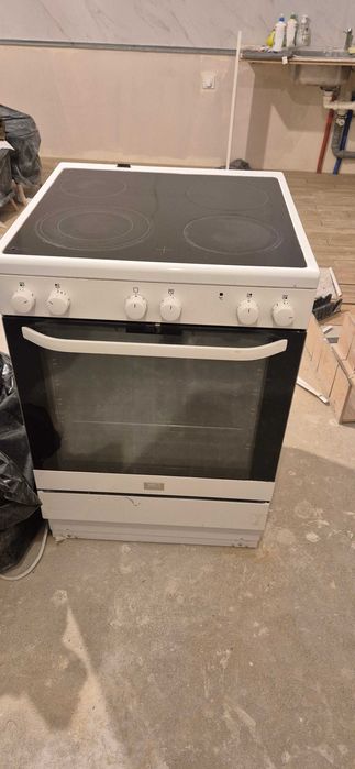 Rezerwacja kuchenka elektryczna stan 4+