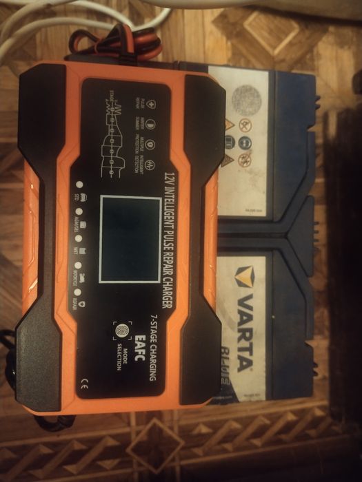 Автомобильное зарядное устройство 12 ампер , зарядка для акб , автомат