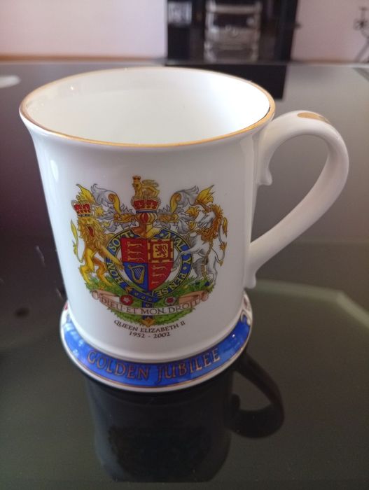 Коллекционная кружка в честь 50- летия правления Елизаветы ll, Англия.