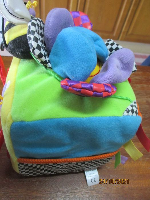 Cubo de atividades para bebe