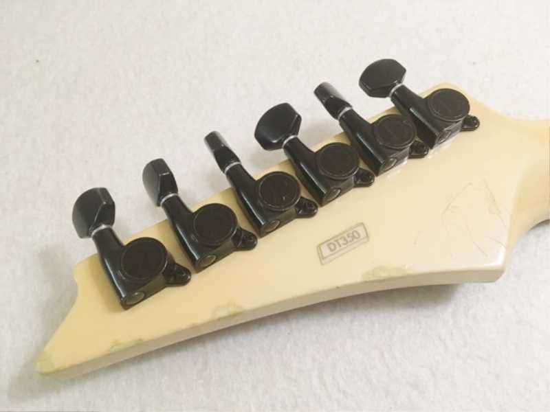 Guitarra IBANEZ Made in Japan de 1984 em bom estado de funcionamento