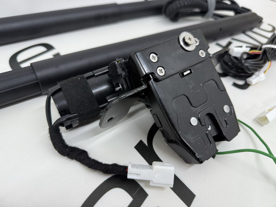 Доводчик багажника Mercedes W447 Vito Metris V-Class