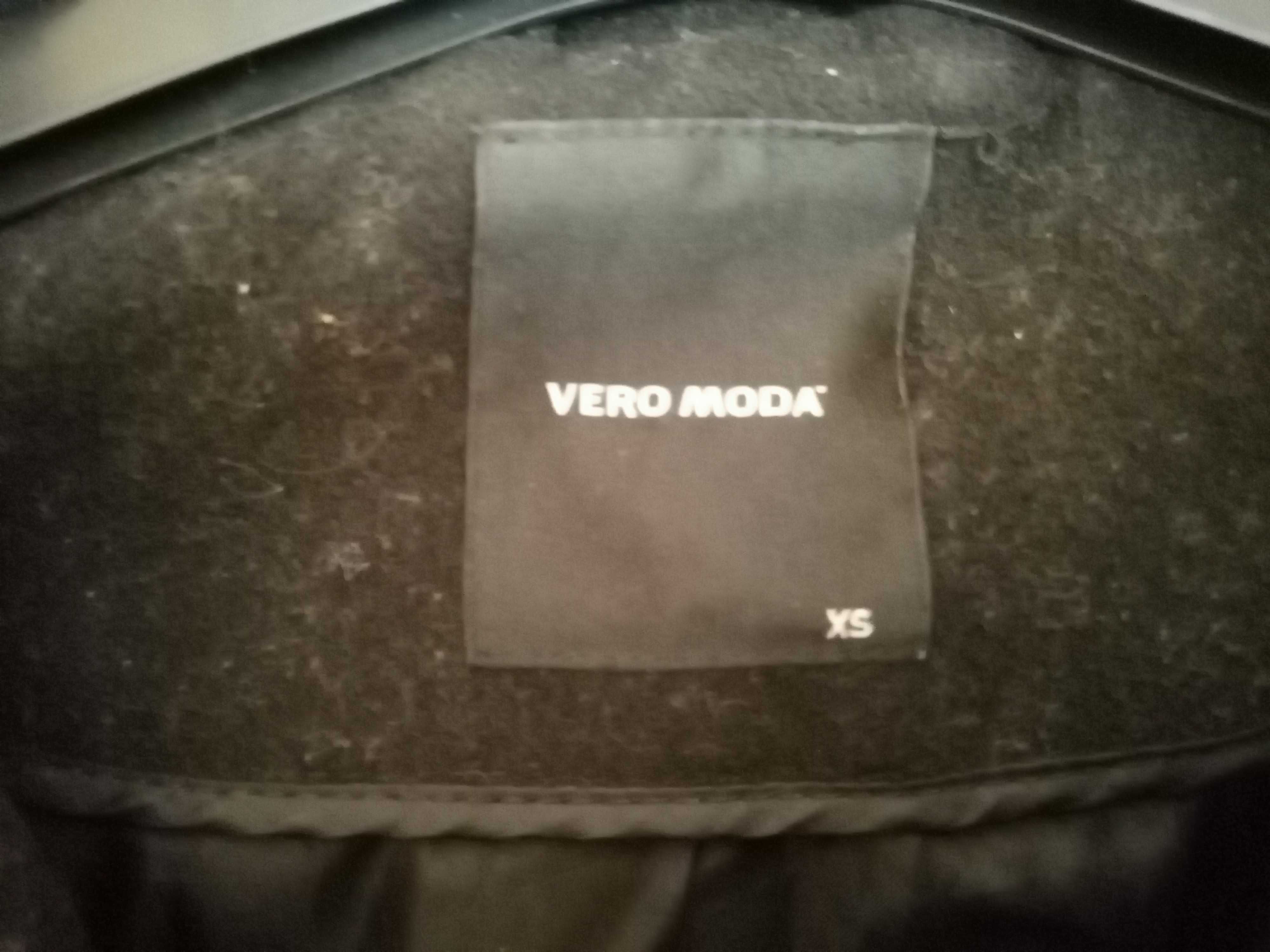 Vero Moda XS kurtka krótka wdzianko kolor czarny guziki kieszenie