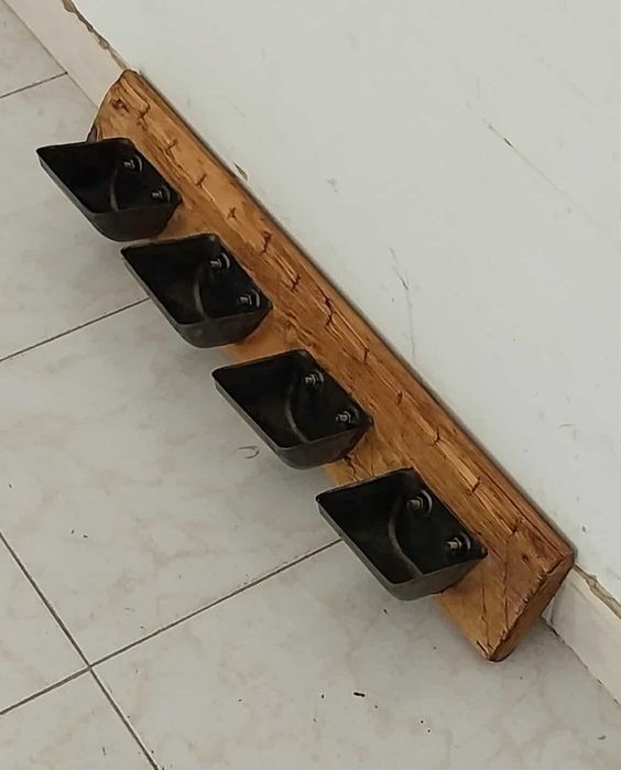 Suporte com 4 Alcatruzes Antigos, dos Cereais, aplicados s/ madeira