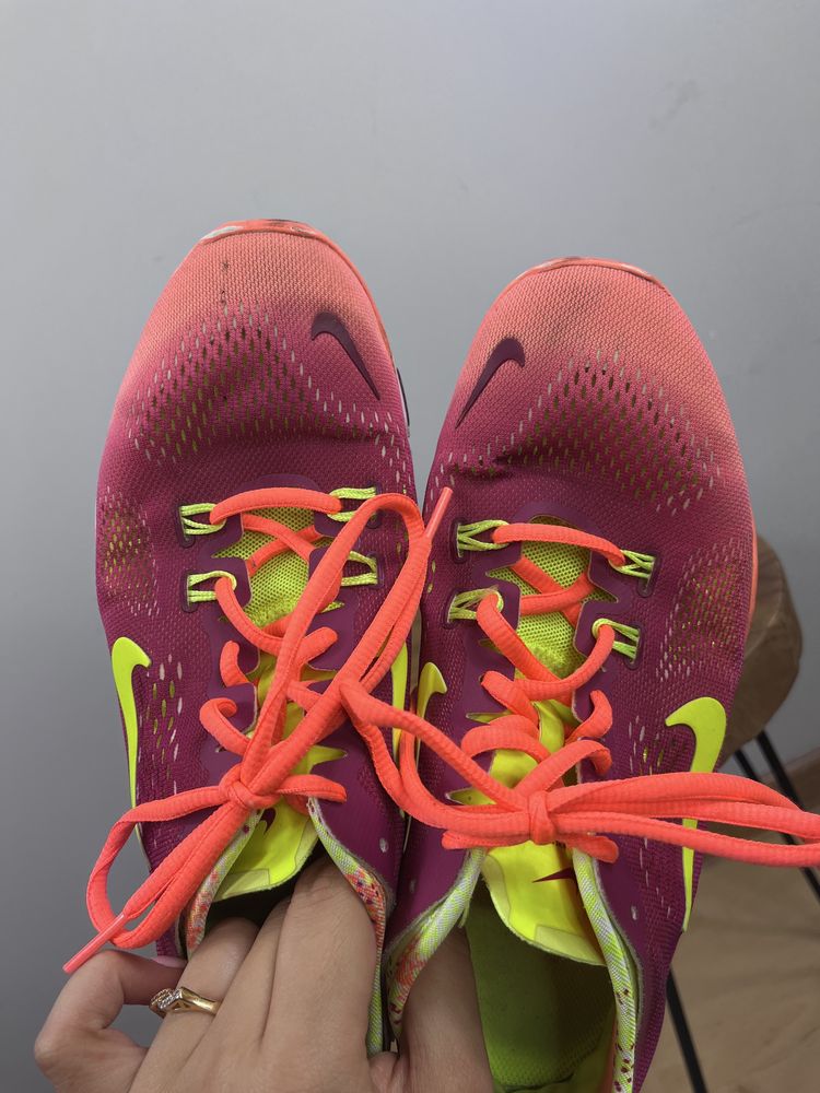 Kolorowe neonowe buty sportowe do biegania Nike rozmiar 39