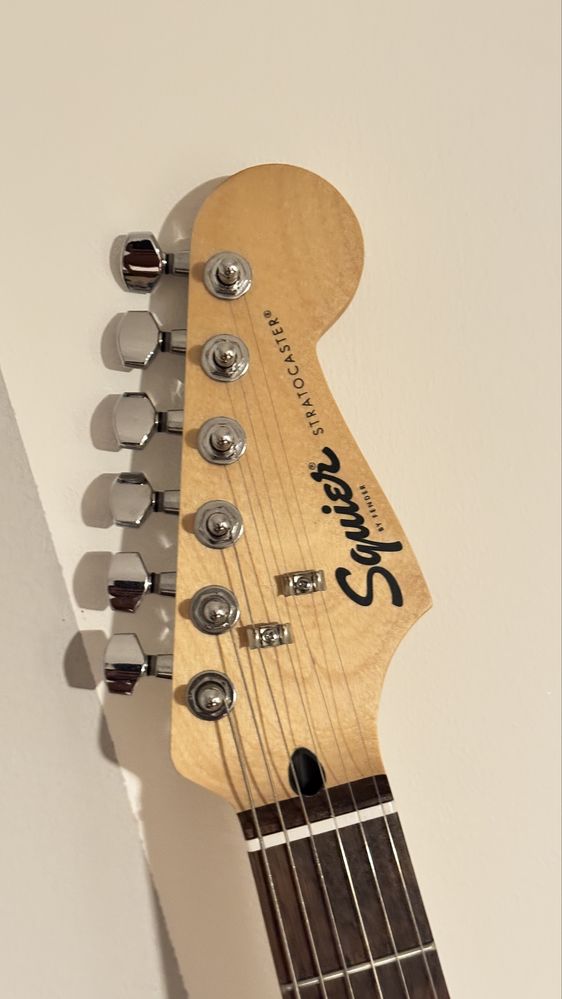 Guitarra fender como nova