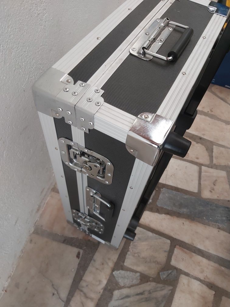 Pedaleira de efeitos com flight case