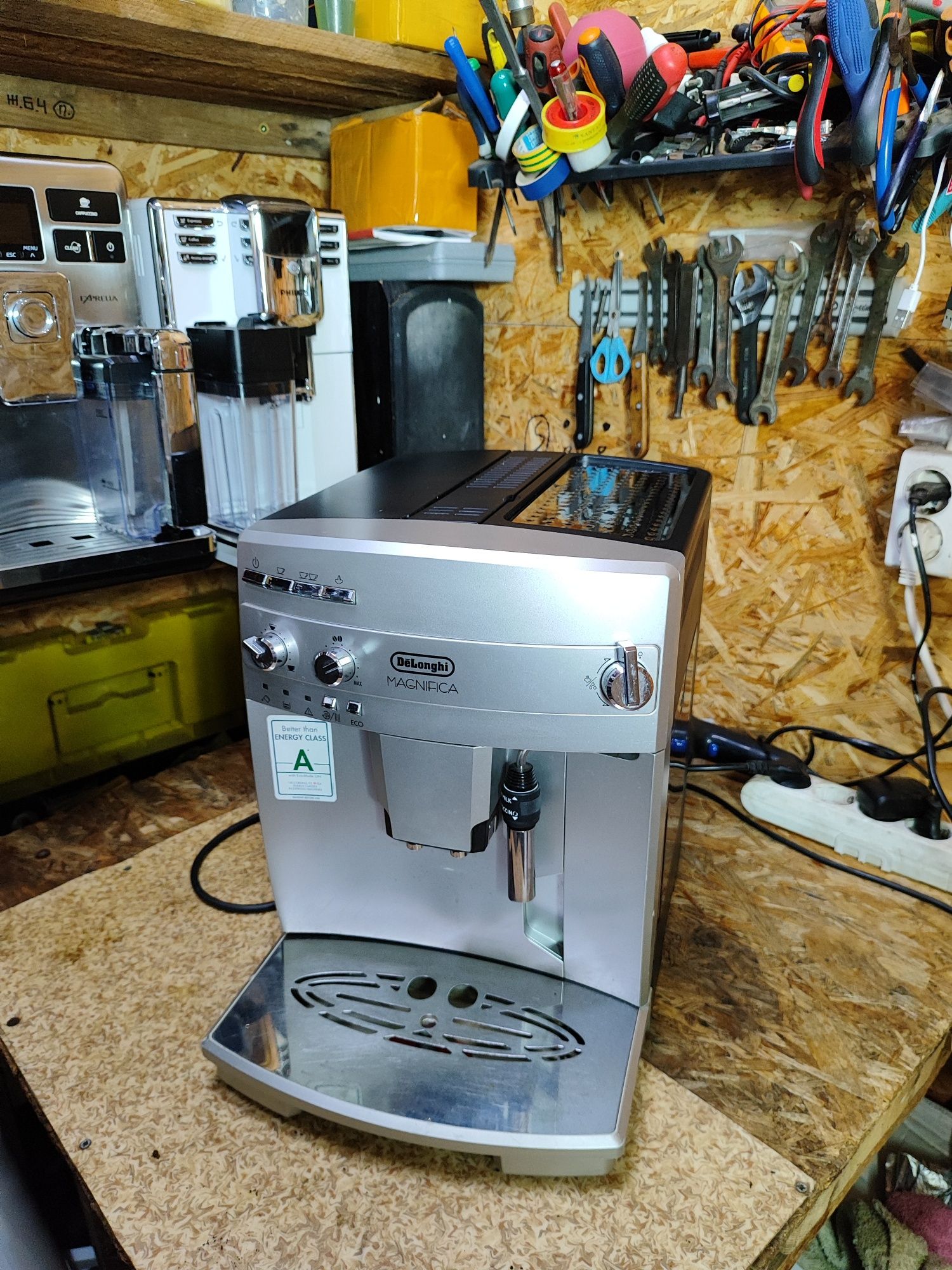 Кофемашина, кавомашина Delonghi ESAM 04.110 Magnifica