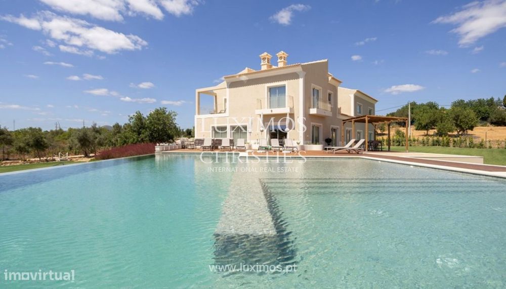 Luxuosa Moradia V4 com piscina, à venda em Estoi, Algarve