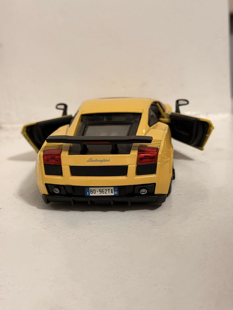 Модель Lamborghini Gallardo 1:24