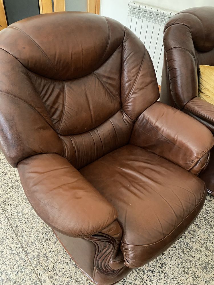 Conjunto três sofás de couro