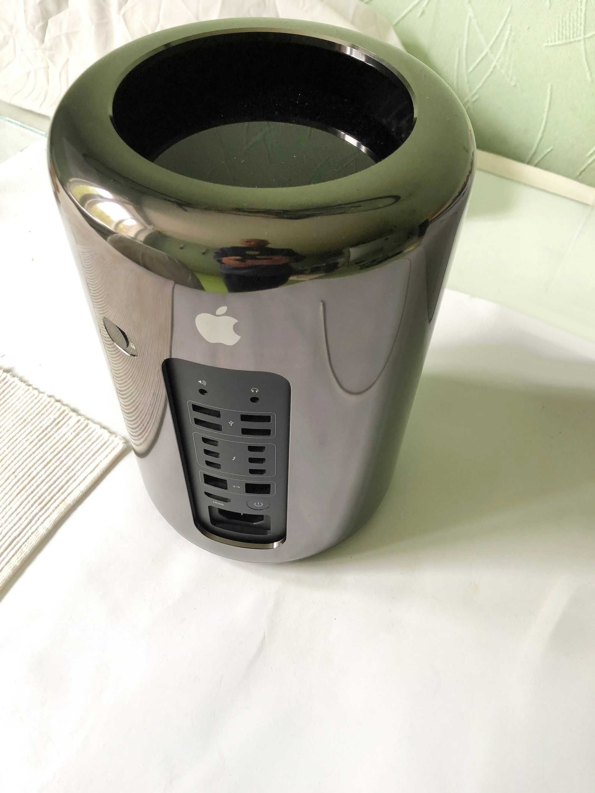 Apple Mac pro 12 Core - 2.7 gHz 64gb