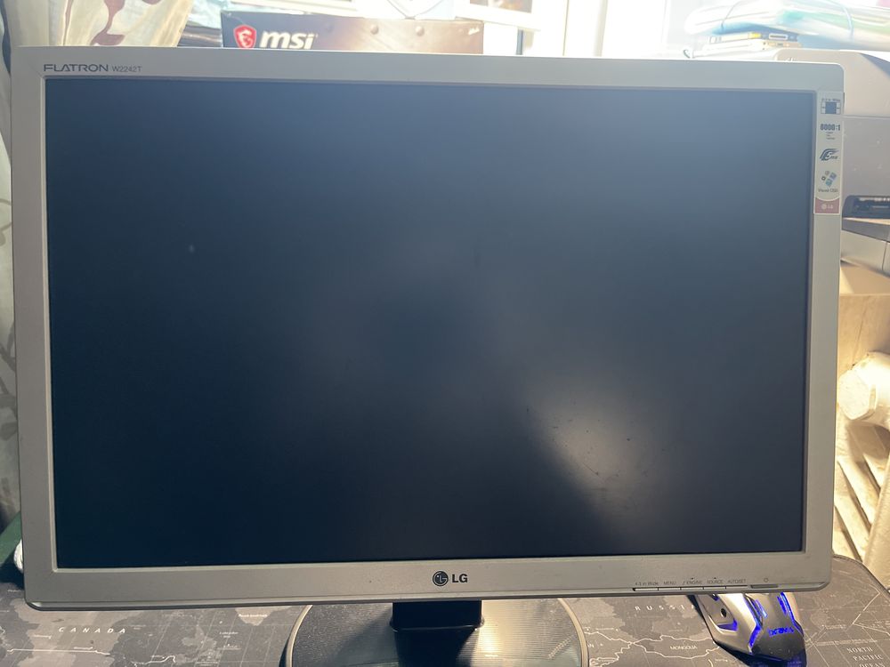 Монитор LG W2242PK