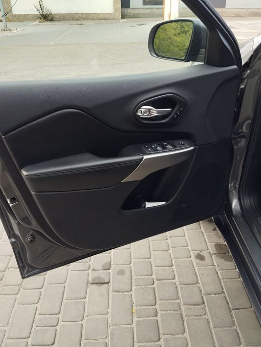 Продам Jeep Cherokee 3.2