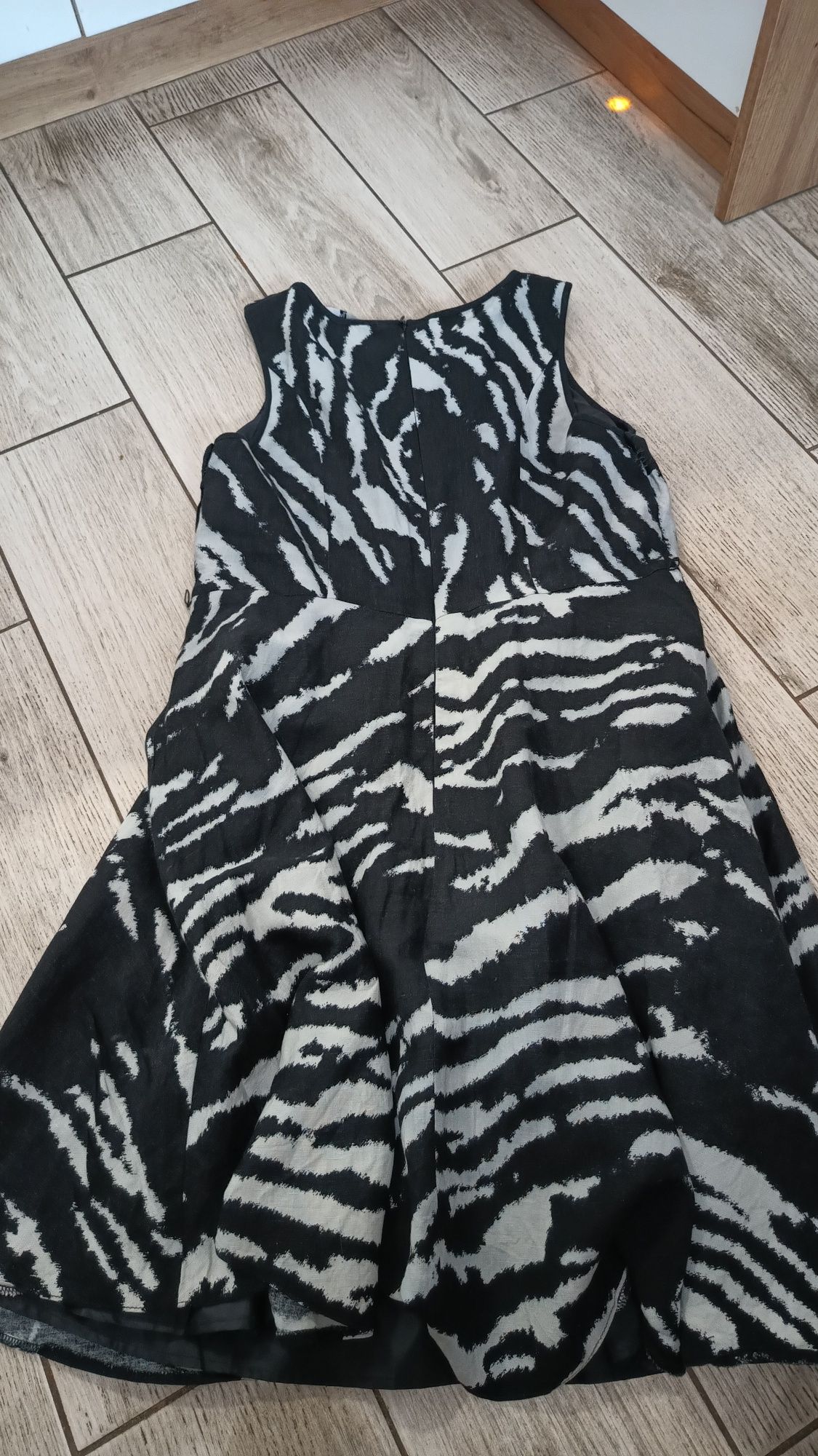 Sukienka zebra , marka TU, len z  podszewką wyszczupla, bdb, XL