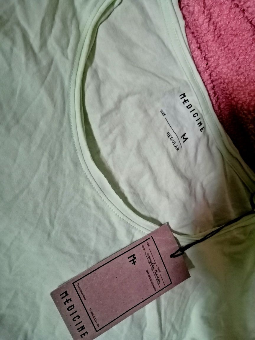 MEDiCiNE nowa jasnozielona Bluzka koszulka t-shirt Z surowymi brzegami