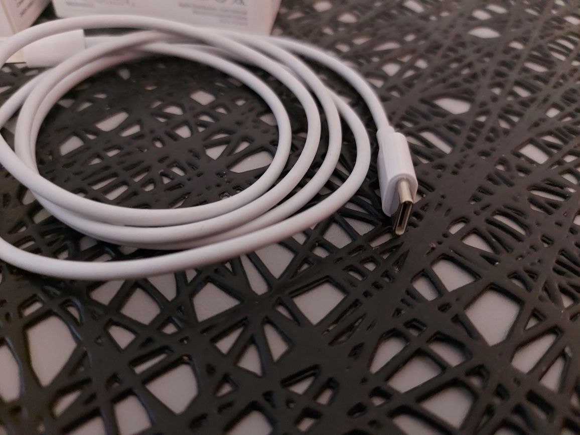 Ładowarka z kablem iphone +gratis adapter do słuchawek