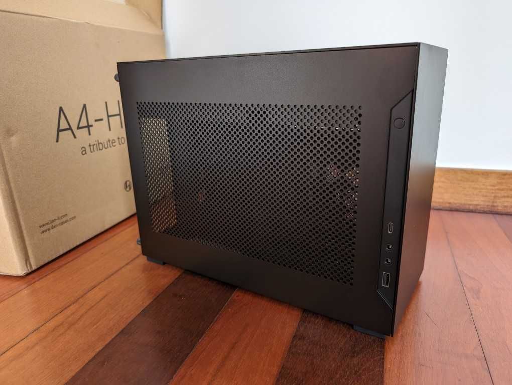 Caixa Mini-ITX Lian Li A4-H2O