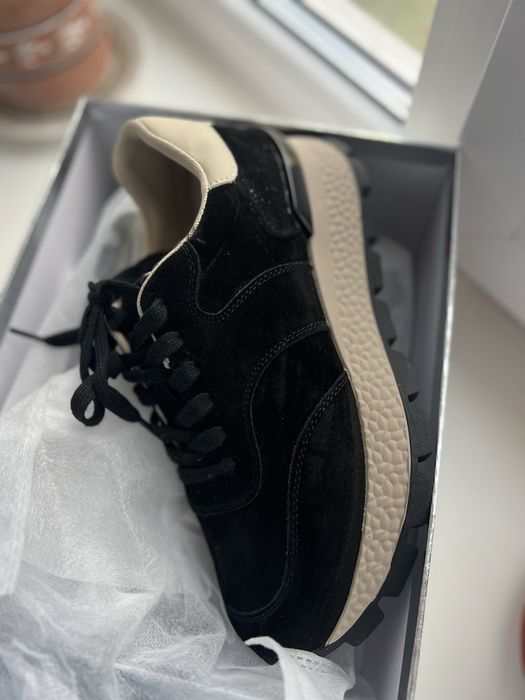 Жіночі кросівки розмір 38